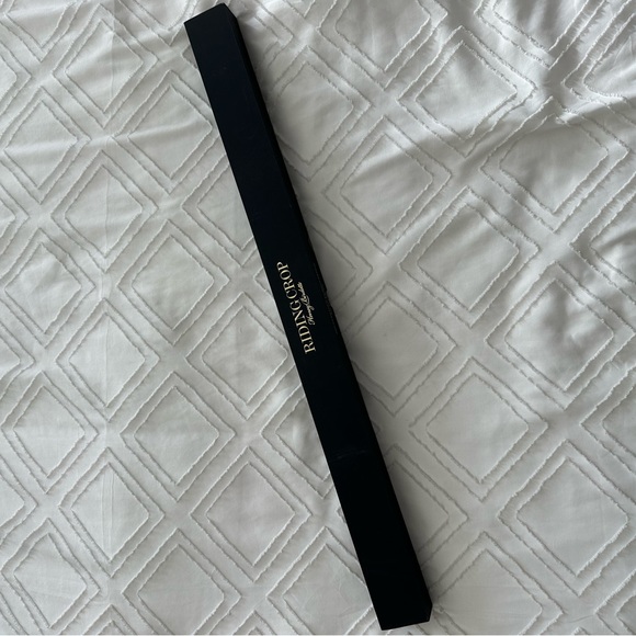 Honey Birdette rose gold riding crop NIB RARE - Picture 2 of 3